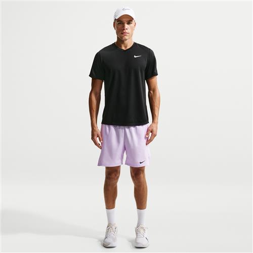 NikeCourt Victory Dri-FIT-tennisshort (18 cm) til mænd - lilla