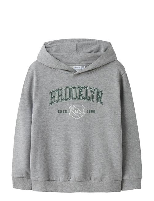 name it | Nkmnewi Ls Nreg Sweat Wh Bru | 122-128