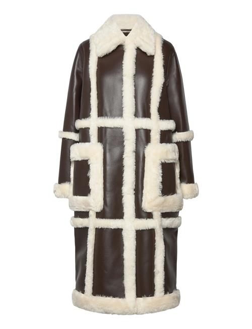 Stand Studio | Patrice Coat | 42