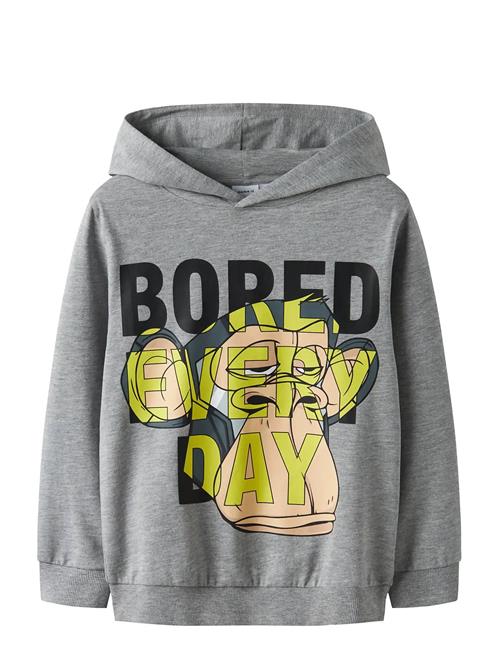 name it | Nkmdeep Bod Nreg Sweat Wh Bru Sky | 116