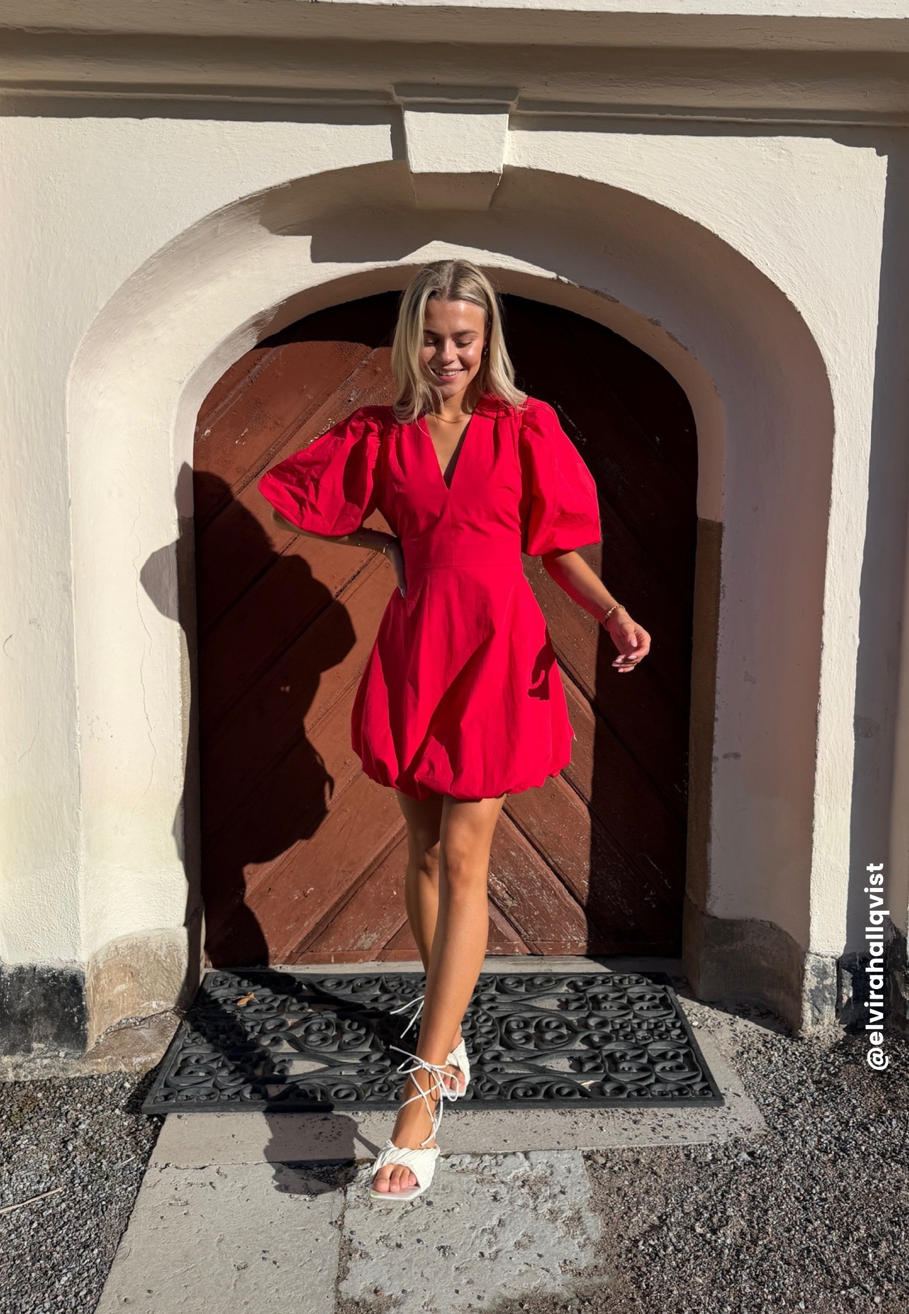 Bubbleroom Occasion V-neck Bubble Hem Short Dress