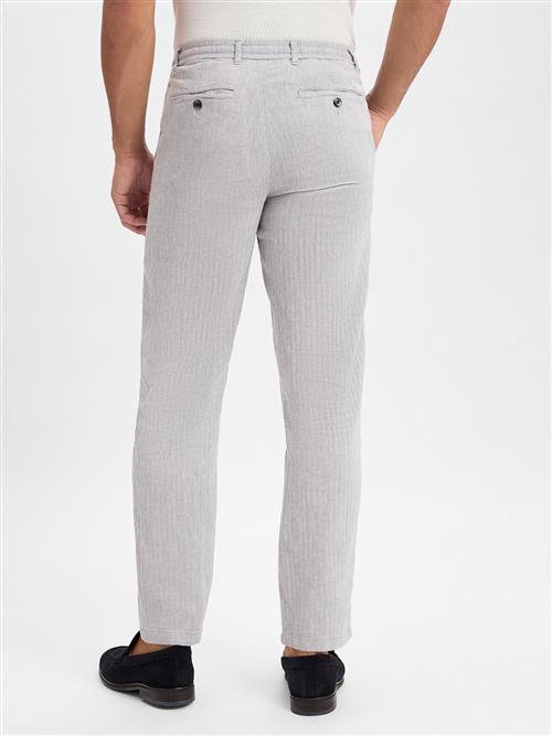 Lindbergh Bukser med lægfolder  lysegrå