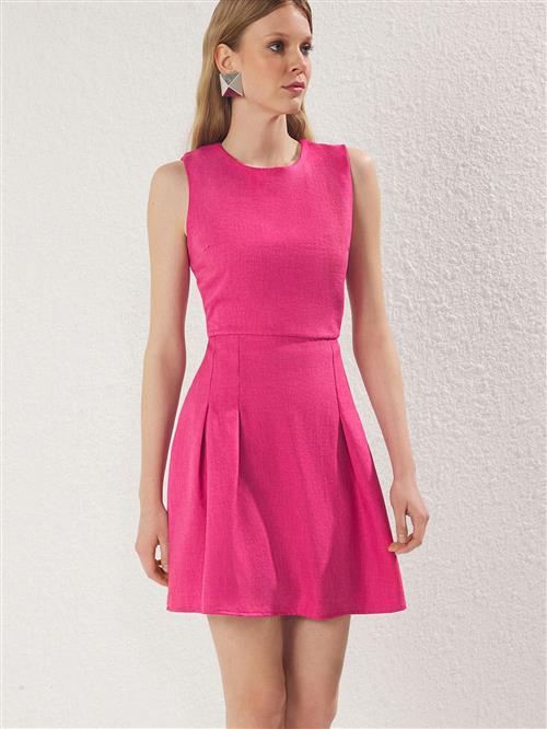 Trendyol Kjole  pink