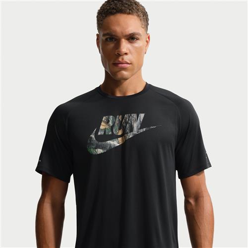 Kortærmet Nike Stride Dri-FIT ADV Realtree®-løbetop til mænd - sort
