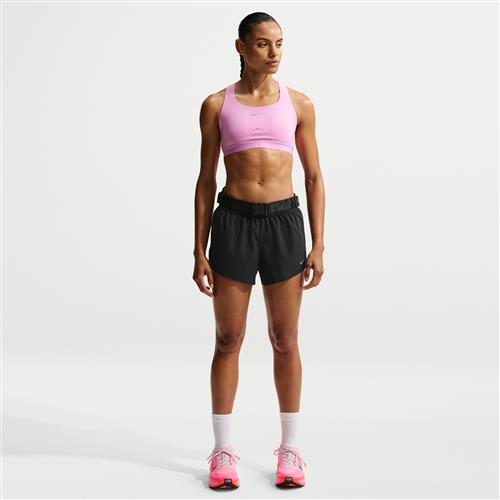 Nike Swift Breathe Dri-FIT-løbeshorts med mellemhøj talje og indershorts til kvinder (6,5 cm) - sort