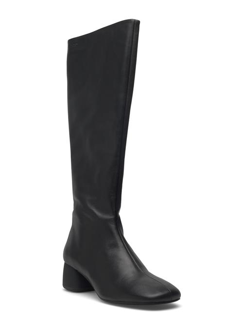 VAGABOND | Livia | 38