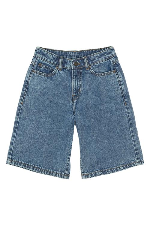 Se The New Svende Lange Baggy Fit Denimshorts Light Blue Denim  Light blue denim-4 Y  Blå  4 år  mand hos Babyshop