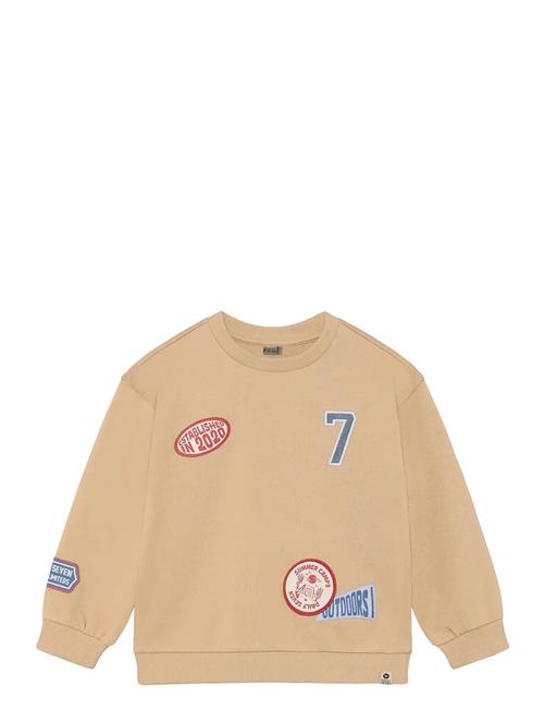 Daily 7 | Oversized Sweater Badges | 98