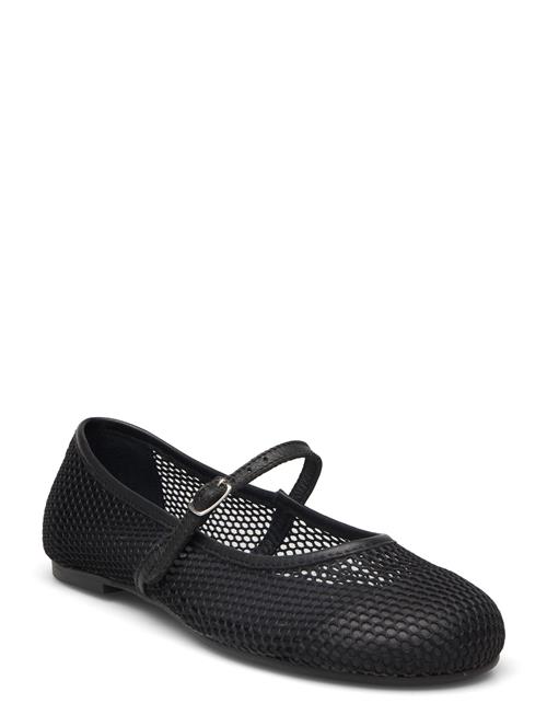 Pavement | Kaia | 38