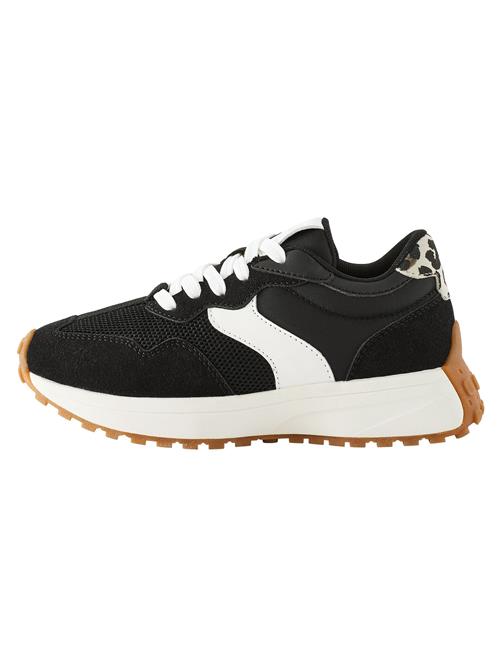 Se Next Sneakers  sort / hvid hos About You