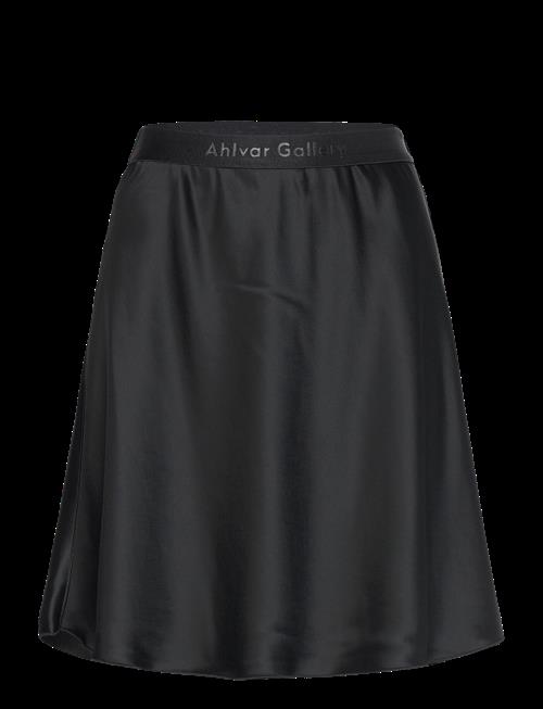 Ahlvar Gallery | Hana Short Satin Skirt | XL