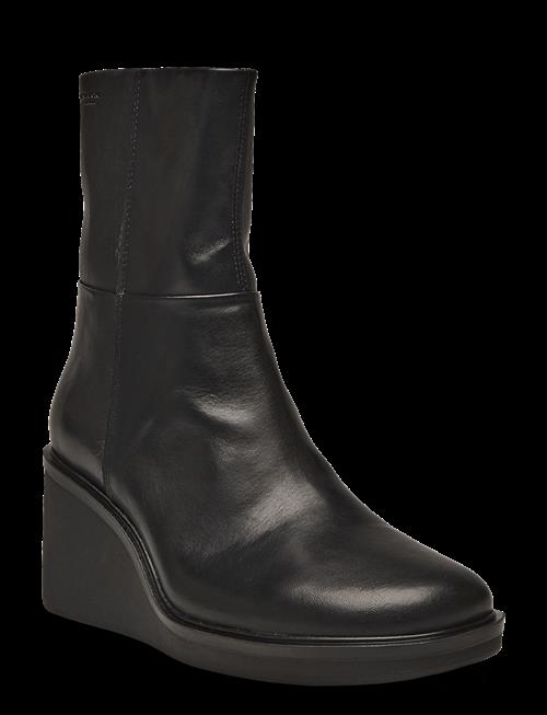 VAGABOND | Deena | 37