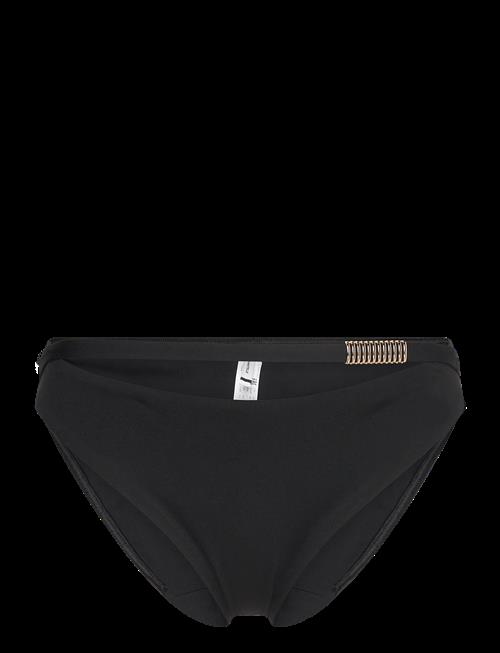 Chantelle Beach | Icon Brief | 42