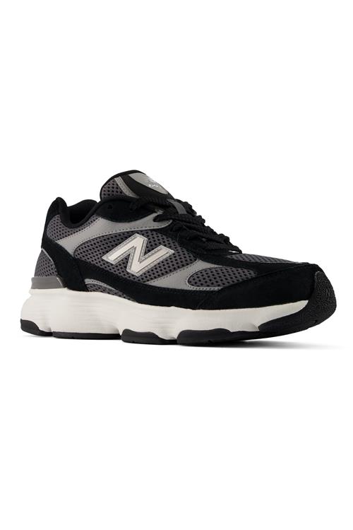 Se New Balance Sneakers hos Tøjeksperten