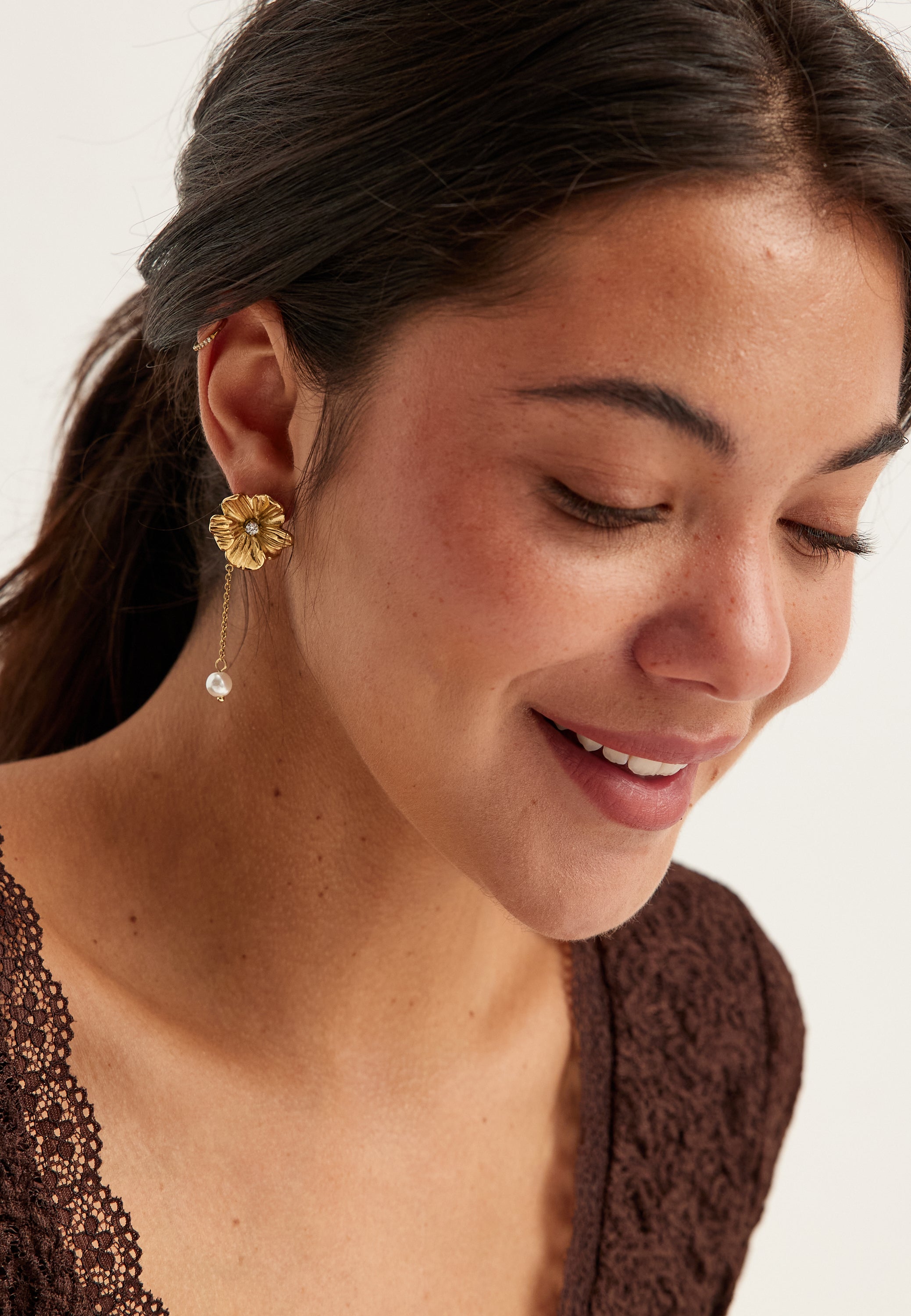 BY JOLIMA Daisy Pendant Earring