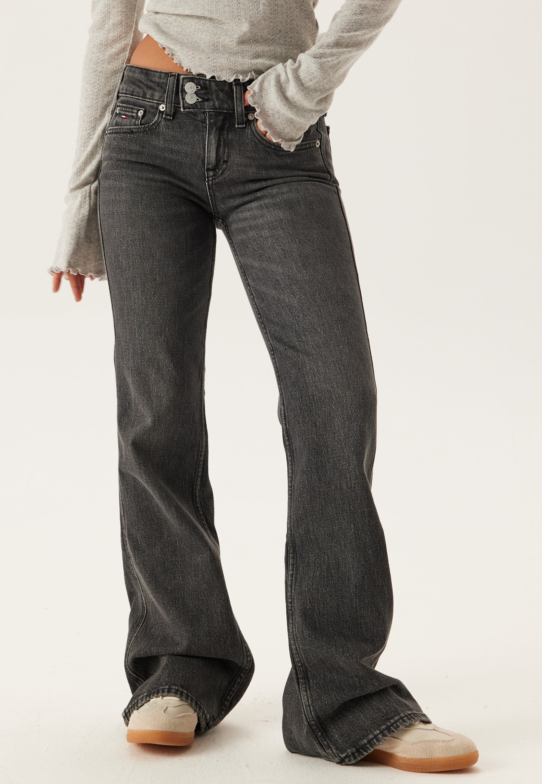 Se TOMMY JEANS Sia Low Bootcut Bi0187 hos Bubbleroom