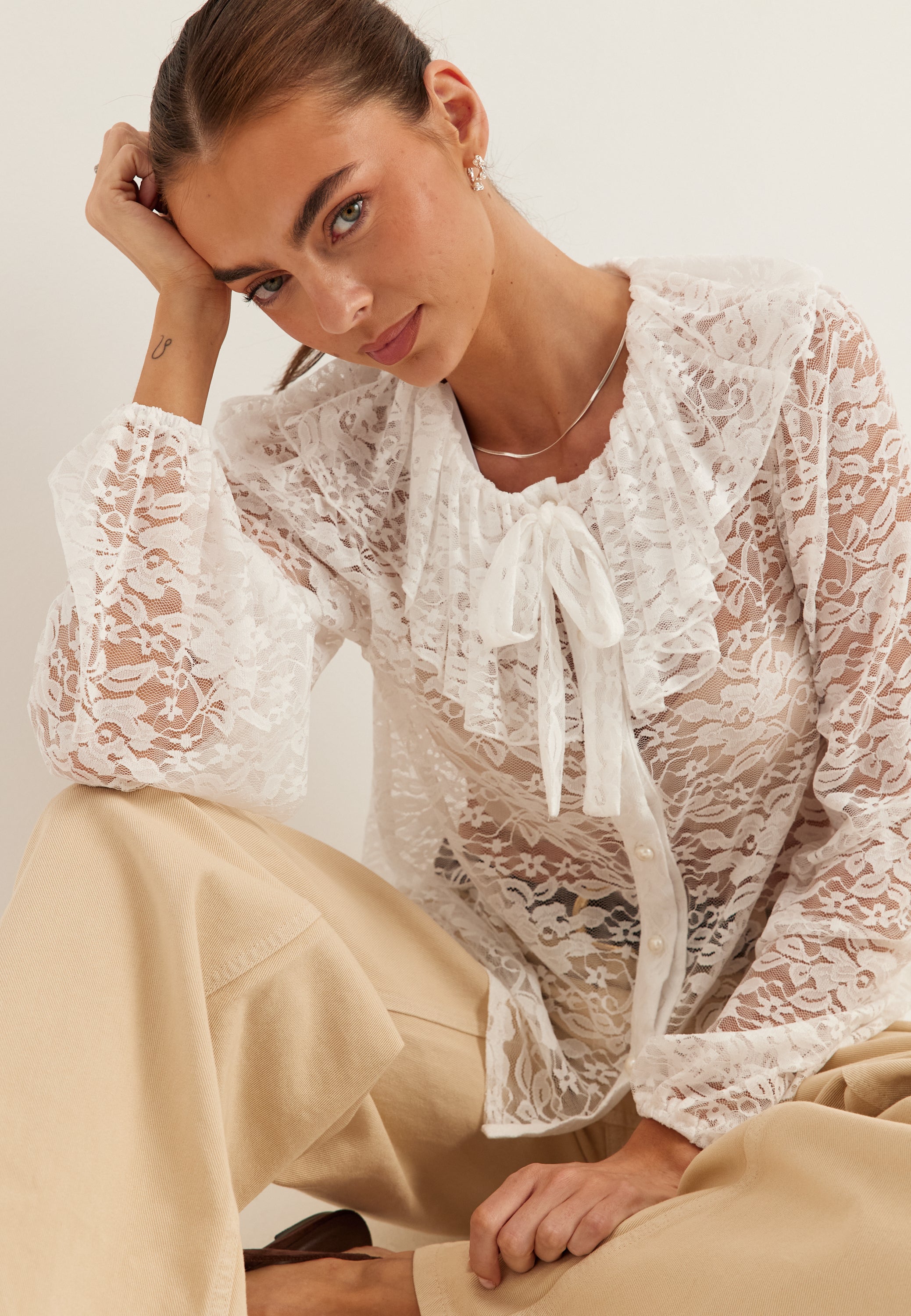 BUBBLEROOM Lace Collar Blouse