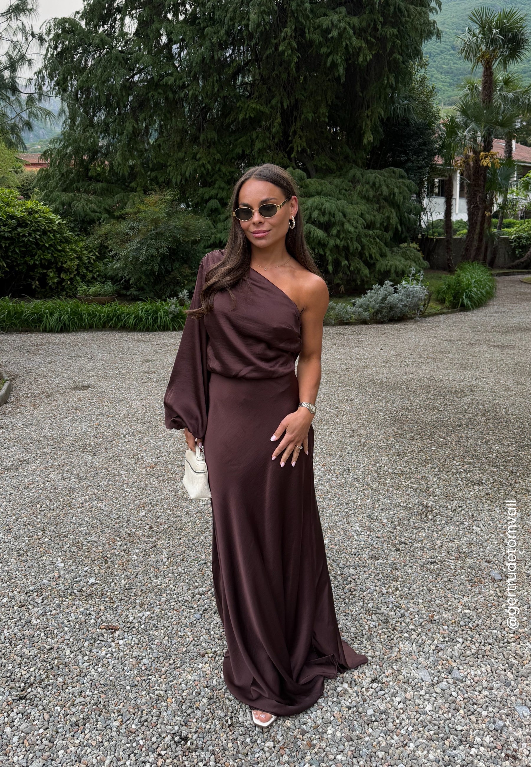 BUBBLEROOM OCCASION One Shoulder Satin Gown