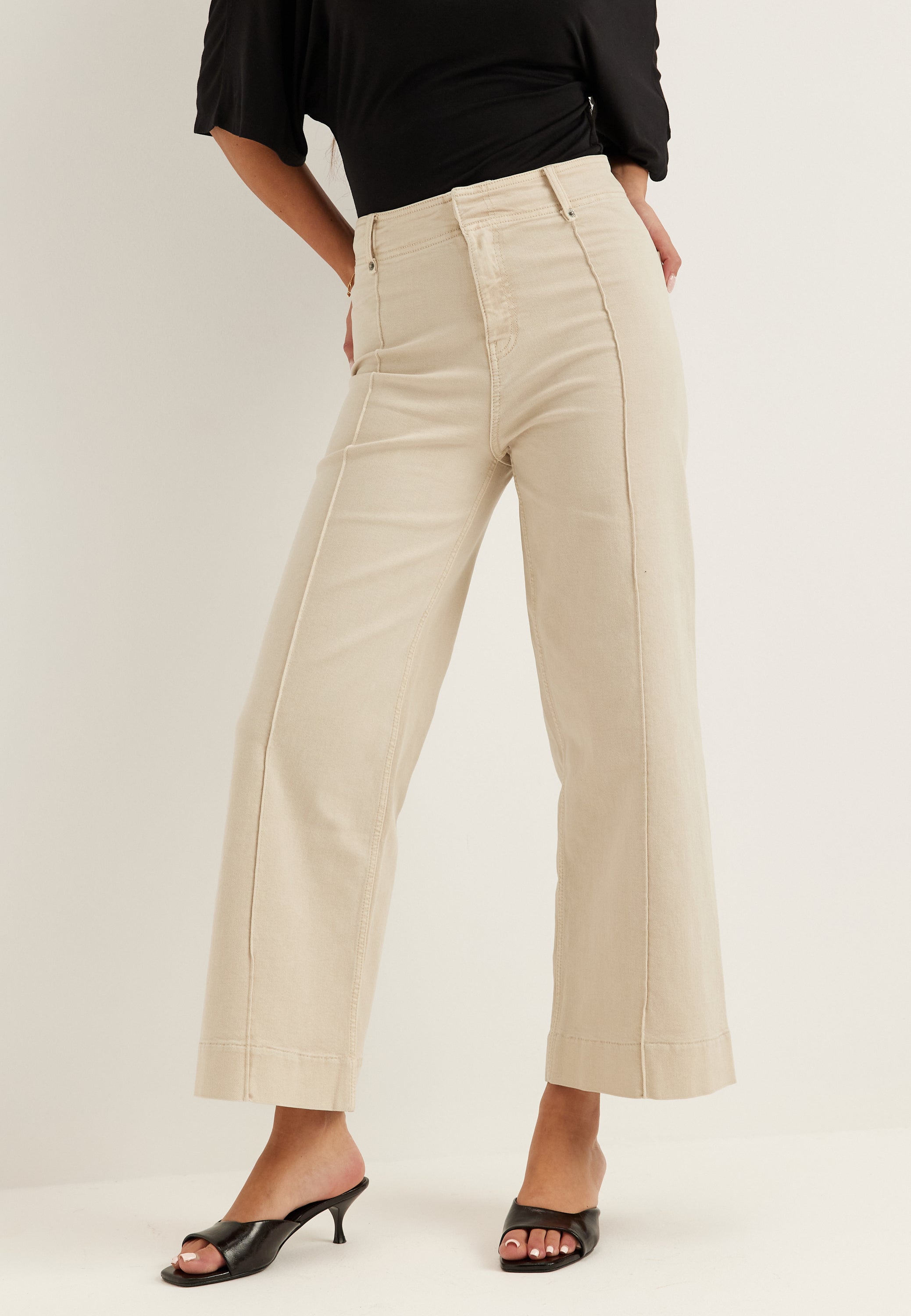 BUBBLEROOM Cropped Front Seam Jeans