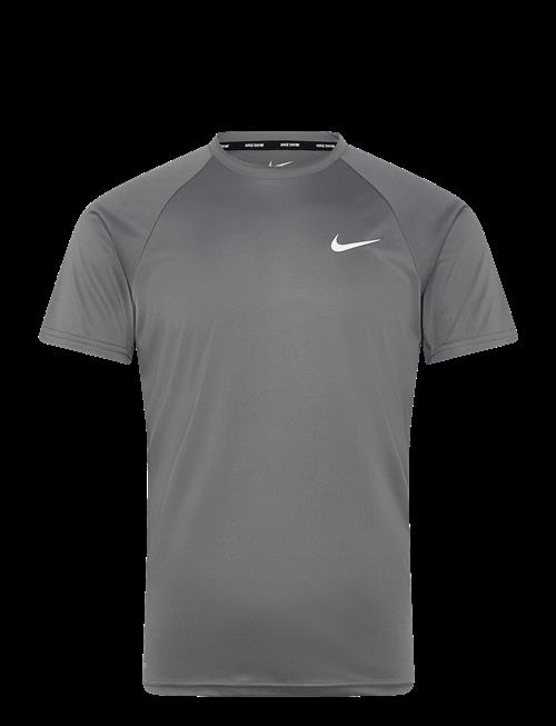 NIKE SWIM | Nike Essential Short Sleeve Hydroguard | XXL