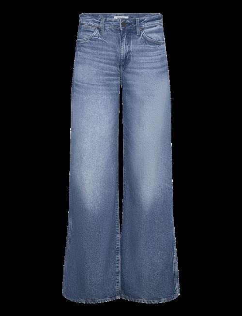 Wrangler | World Wide | 25 x 32