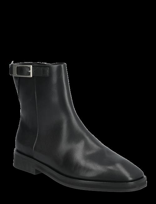 Calvin Klein | Formal Ankle Boot W/ Buckle | 39