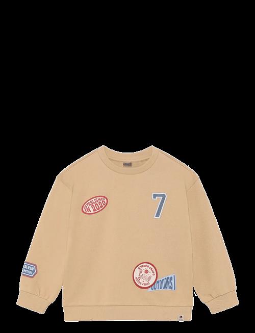 Daily 7 | Oversized Sweater Badges | 128