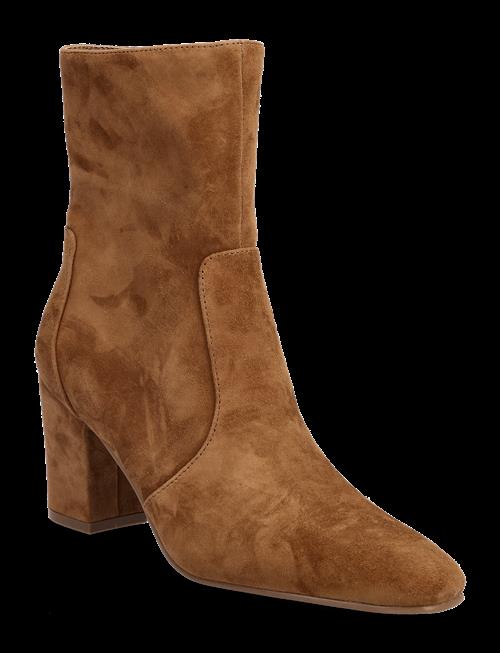 Steve Madden | Crossbar | 37