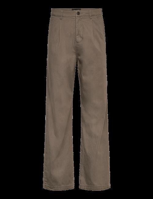 Lyle & Scott | Enzyme Wash Pleated Trouser | 32 x 32