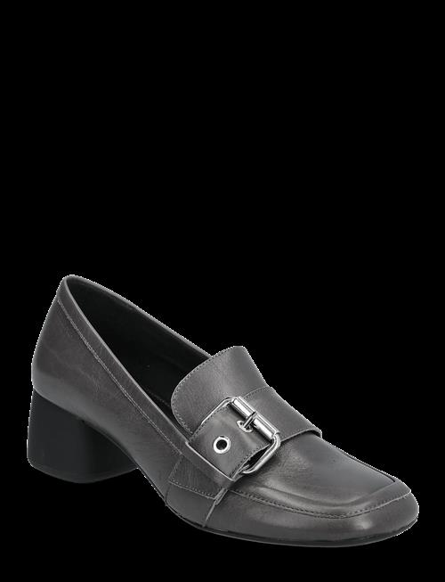 VAGABOND | Livia | 38