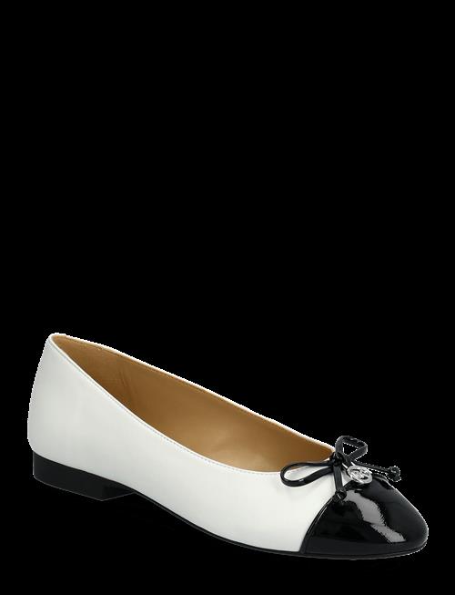 Michael Kors | Flat | 42