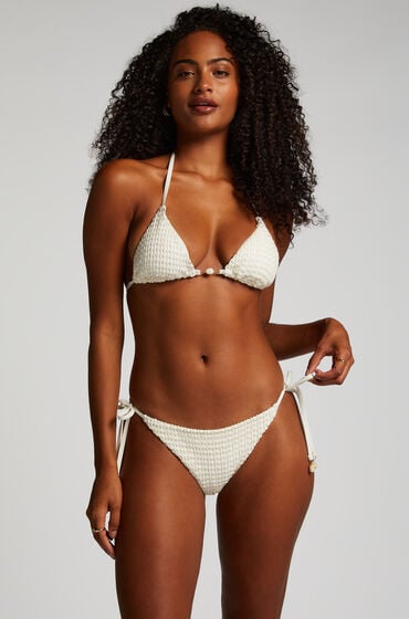 Se Hunkemöller Cheeky Tanga Bikinitrusse Maui Crochet Hvid hos Hunkemøller